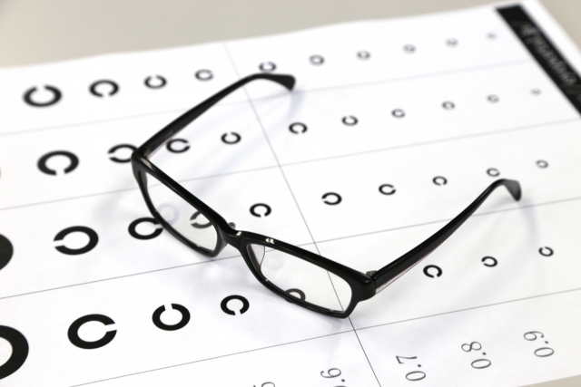 メガネと視力検査